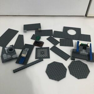 Lego mixed pieces lot‎ 8.9 ounces of Lego bricks random grey bases sku 8